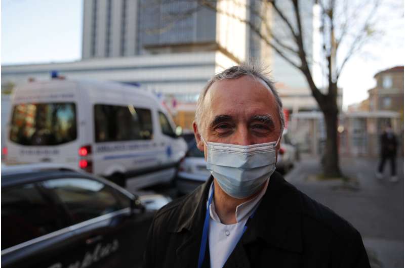 Amid virus surge, Paris hospitals begin to see signs of hope