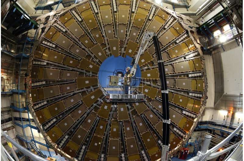 CERN experiments announce first indications of a rare Higgs boson process