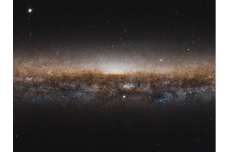 Hubble captures galaxy on edge