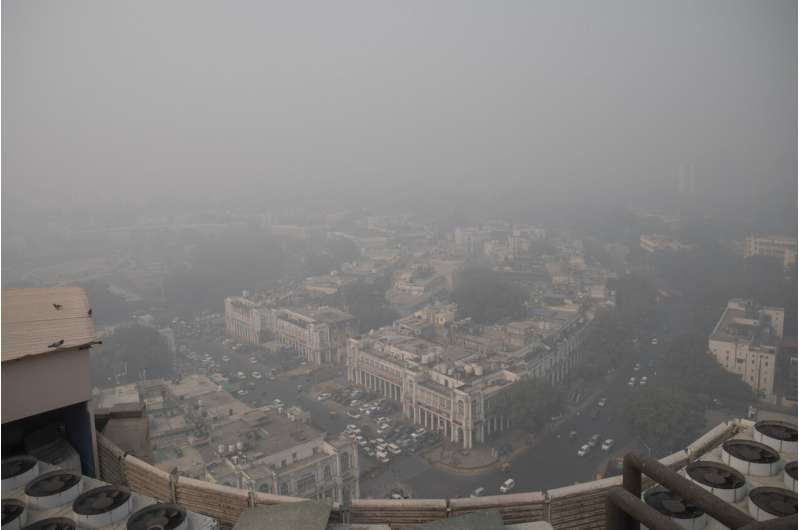 In India, polluted air spells trouble for virus patients