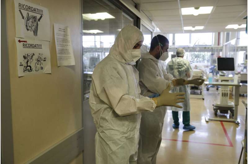 Italian hospitals face breaking point in fall virus surge