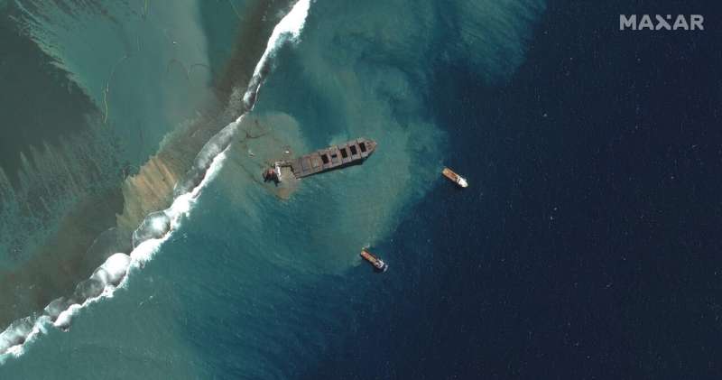 Mauritius copes with split Japanese ship that spilled oil