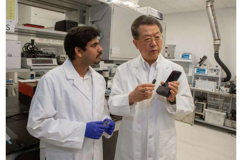 Portable lab you plug into your phone can diagnose illnesses like coronavirus
