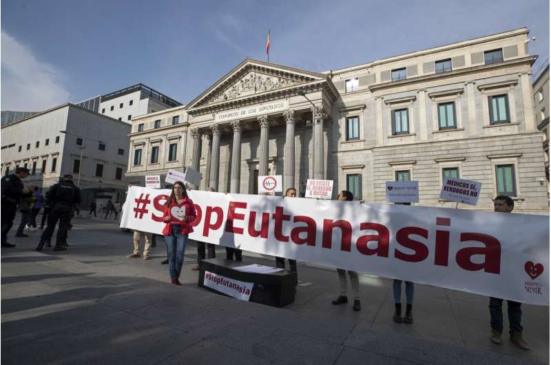 Spanish government passes 1st hurdle to legalize euthanasia