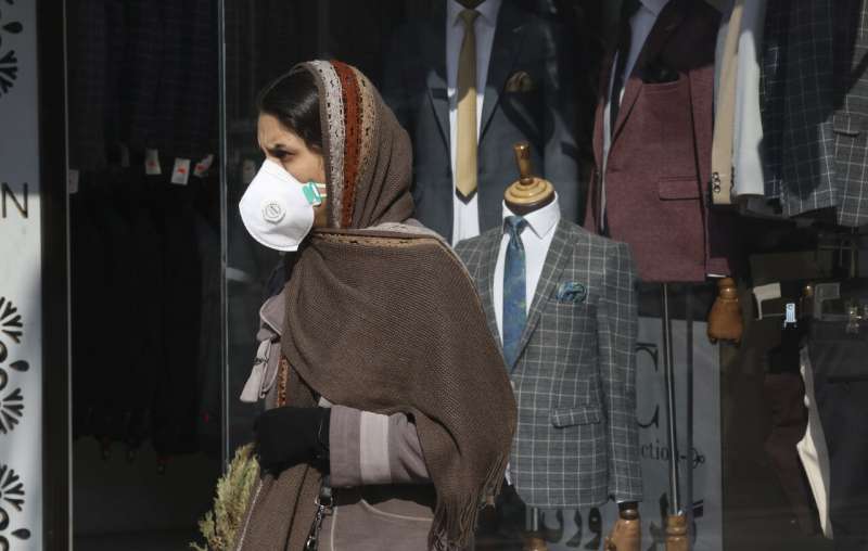 Virus outbreak in Iran sickens hundreds, including leaders
