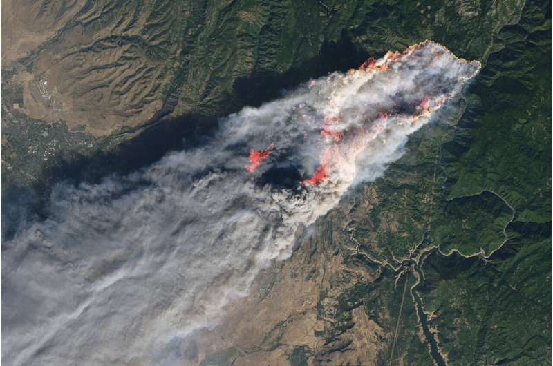 As wildfires get worse, smoke spreads, stokes health worries