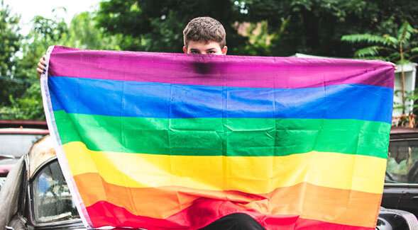 研究人员旨在通过新的干预减少LGBTQ青少年自杀