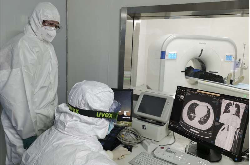 Mainland China virus cases rise again, 60 more on ship