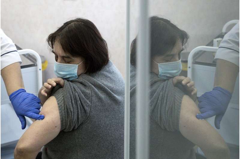 Russia’s COVID-19 vaccine rollout draws wary, mixed response