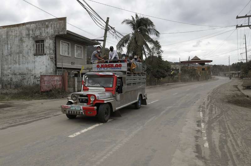 Philippine volcano still 'life threatening' despite lull