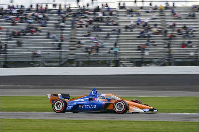 IndyCar extends deal with manufacturers, delays new engine