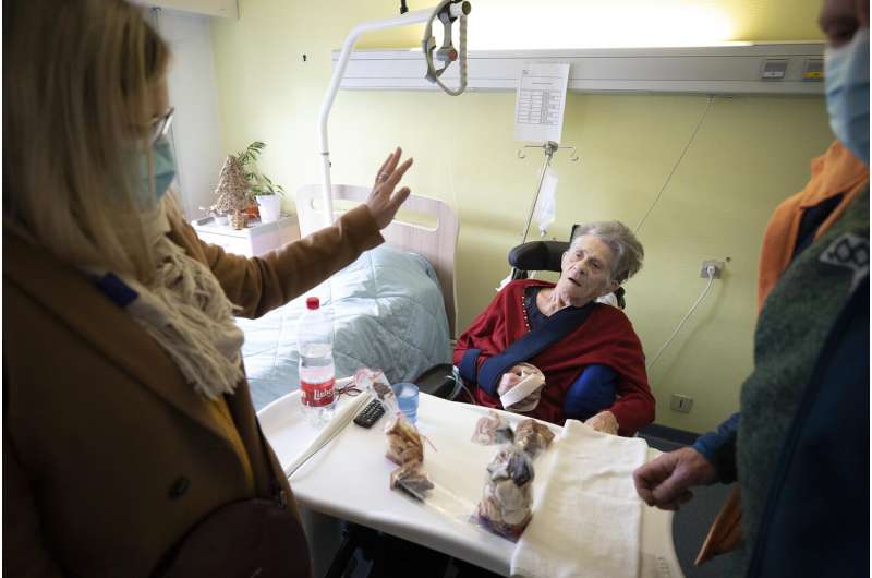 In France, a pandemic dilemma over holiday rights for elders