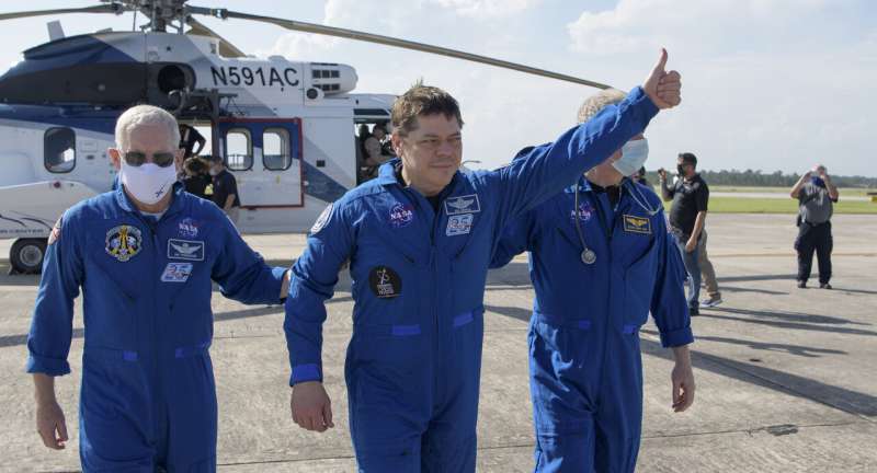 SpaceX capsule and NASA crew make 1st splashdown in 45 years