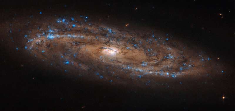 Image: Hubble spots stretching spiral
