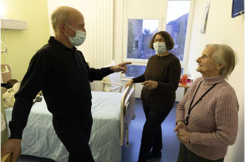 In France, a pandemic dilemma over holiday rights for elders