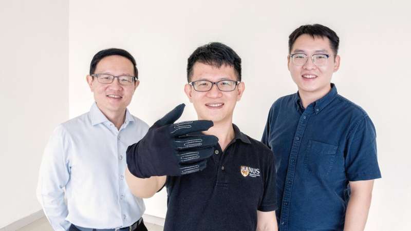 NUS researchers develop smart gaming glove that puts control in your hands