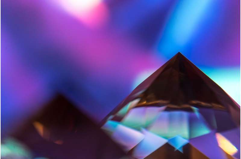Scientists manage to capture light in a polymeric quasicrystal