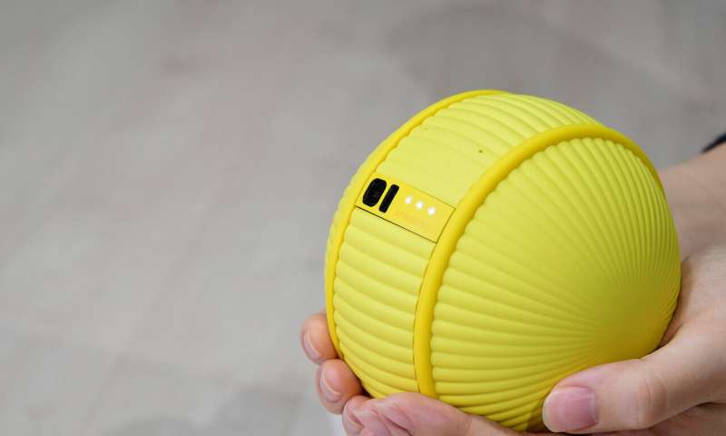 Samsung's home helper shaped like ball and rolled to CES