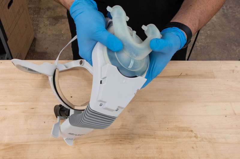 Duke creates open-source protective respirator