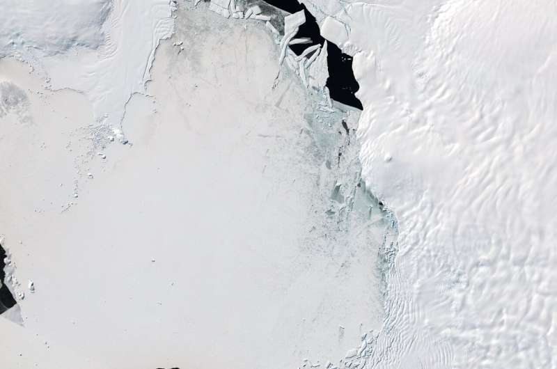 Antarctica: Cracks in the ice