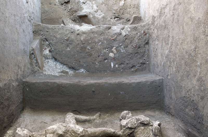 pompeii ruins bodies
