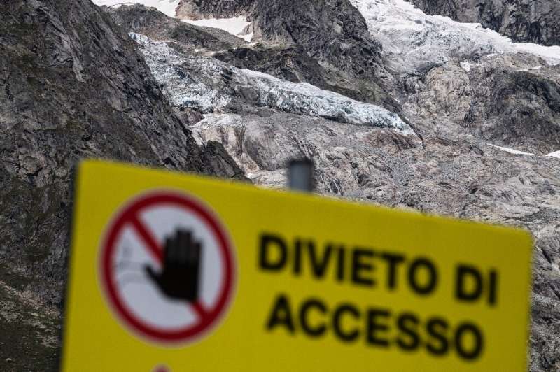 Access restrictions to the &quot;red zone&quot; below the glacier are set to last at least 72 hours