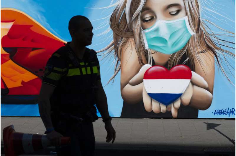 荷兰政府的建议：先疫苗和生病