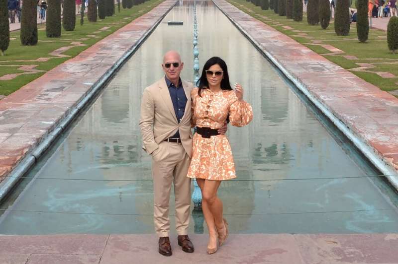 Amazon founder Jeff Bezos (L) and his girlfriend Lauren Sanchez pose during their visit to the Taj Mahal in India on January 21,