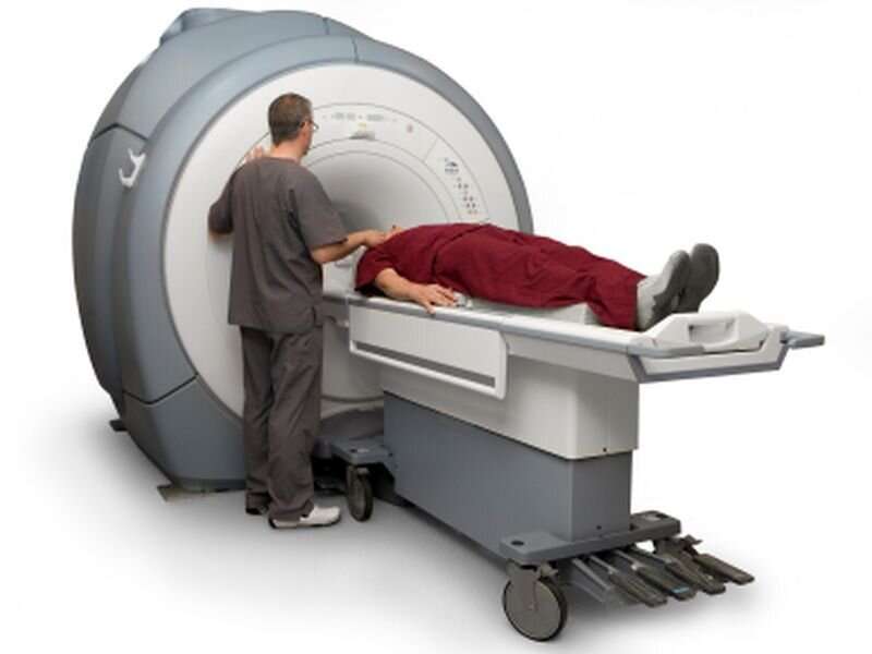 任何含有金属的掩模都可能导致MRI的烧伤，FDA警告