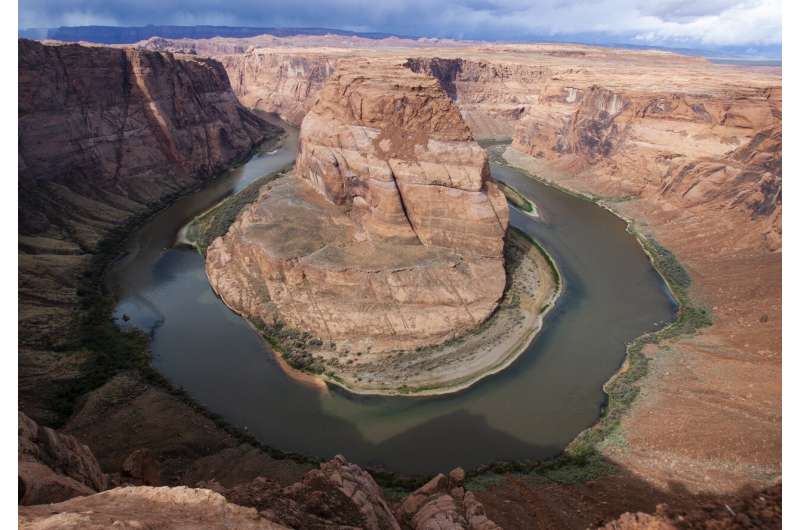 As groundwater depletes, arid American West is moving east