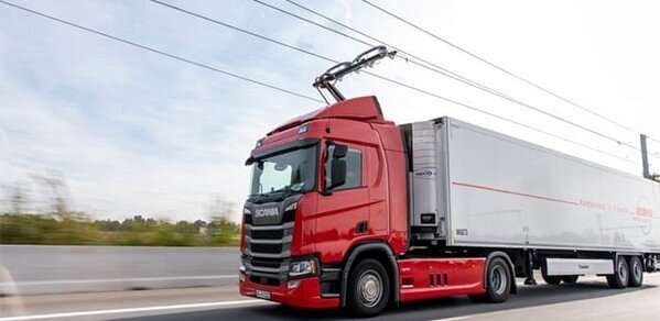 Electric roads will help cut UK road freight emissions, report says