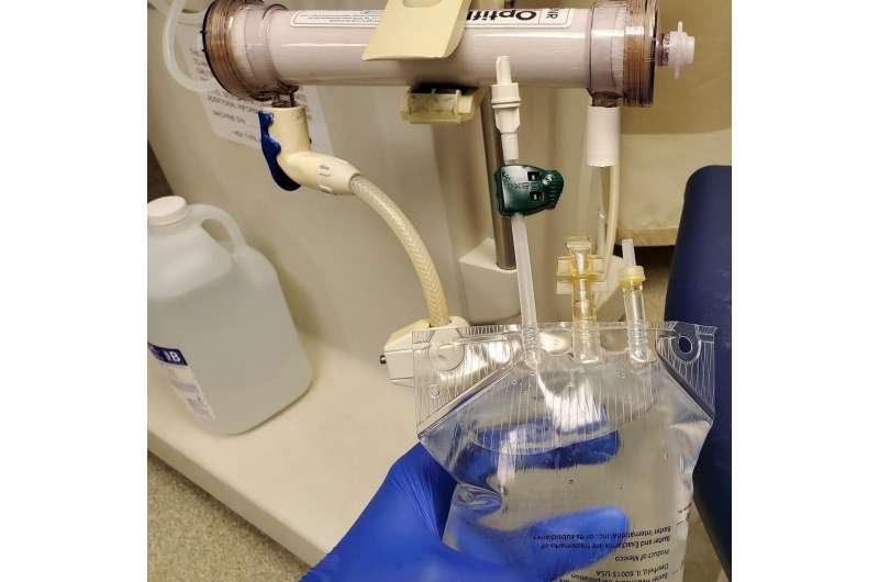 Hopkins team develops new method to make kidney dialysis fluid for patients with COVID-19