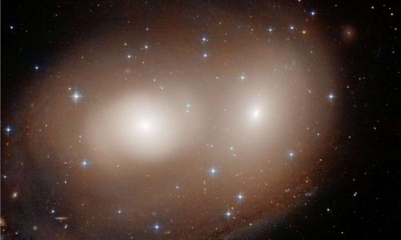 Hubble finds 'greater pumpkin' galaxy pair