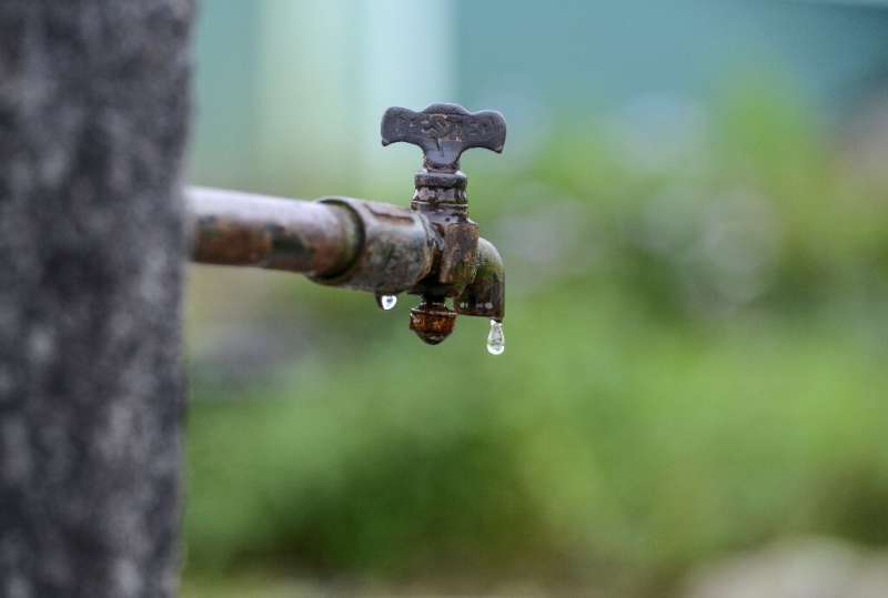 Hundreds of people in eastern China have been infected with bacteria which can cause dysentery after drinking contaminated water