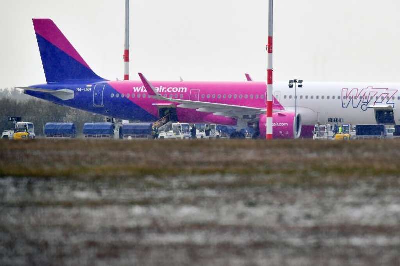 Hungarian budget airline Wizz Air has decided to &quot;proceed with 1,000 layoffs, representing 19 percent of the workforce,&quo