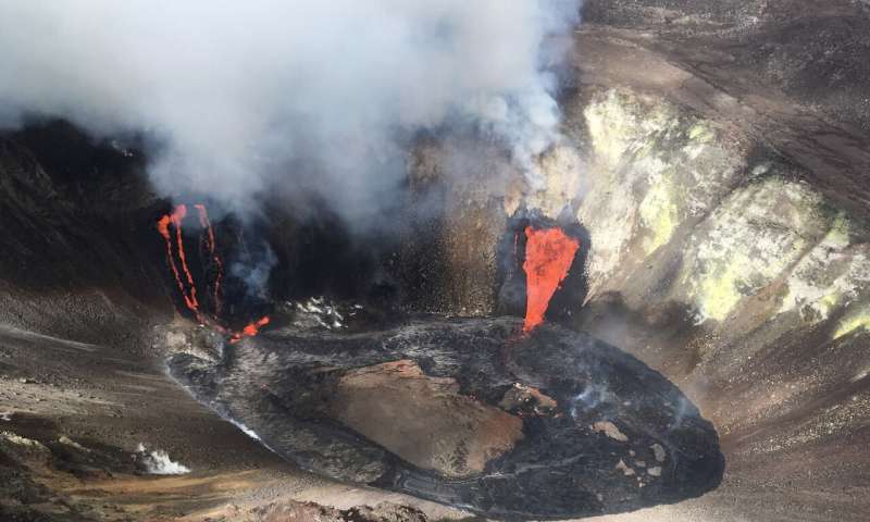 Lava lake forms as Hawaii volcano erupts after 2-year break