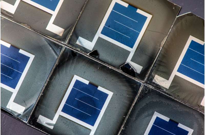 Layered solar cell technology boosts efficiency, affordability