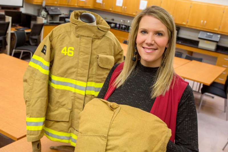 Male and female firefighters have different problems with protective suits