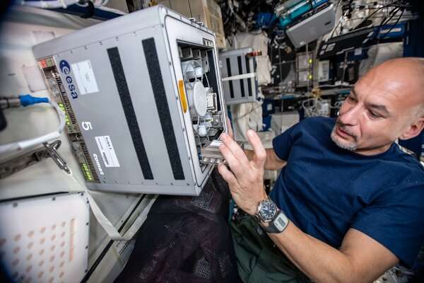 Microbes to demonstrate biomining of asteroid material aboard space station