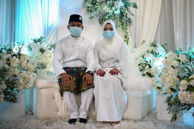 Mohammad Nor Azwan Ishak, 27, and Nuramiraalia Noorbashah, 25, wear face masks as a preventive measure against the novel coronav
