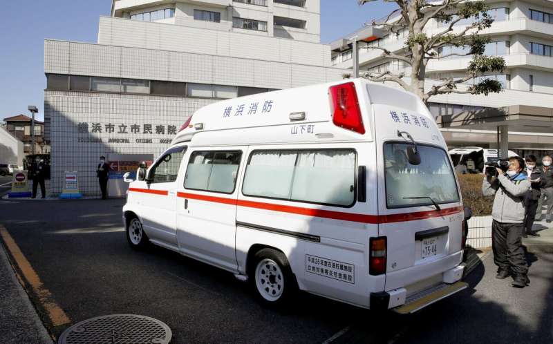 New wave of infections threatens to collapse Japan hospitals