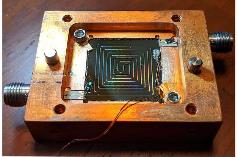 NIST sensor experts invent supercool mini thermometer
