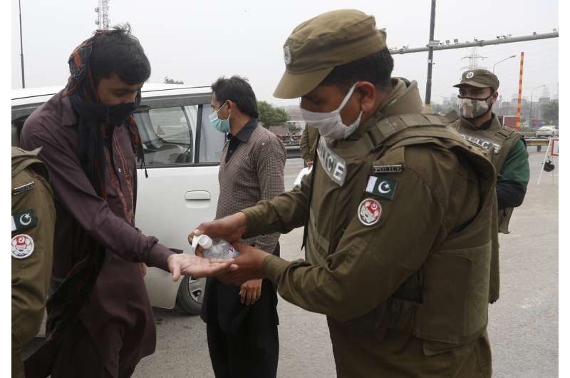 Pakistan halts domestic passenger flights over new virus