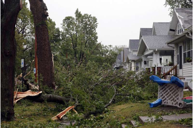 Powerful storm leaves 1 dead, heavy crop damage in Midwest