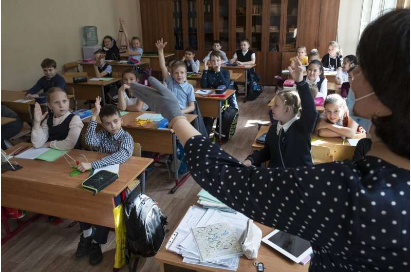 Russian Schools Open With Classroom Cafeteria Precautions