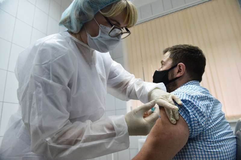 俄罗斯的疫苗在全国加速批准后仍在进行审判