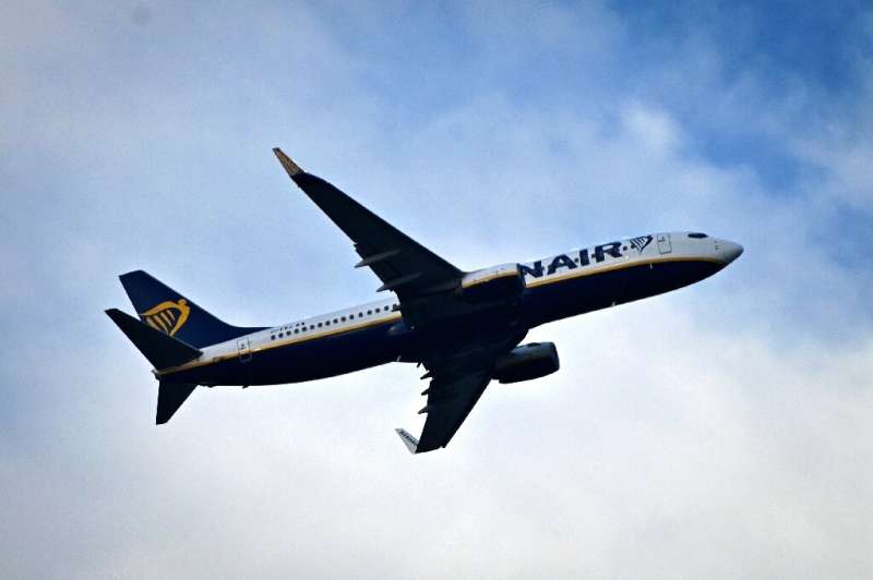 Ryanair told unions to choose: Pay cuts or job cuts