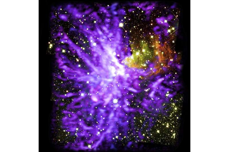 Stellar fireworks celebrate birth of giant cluster