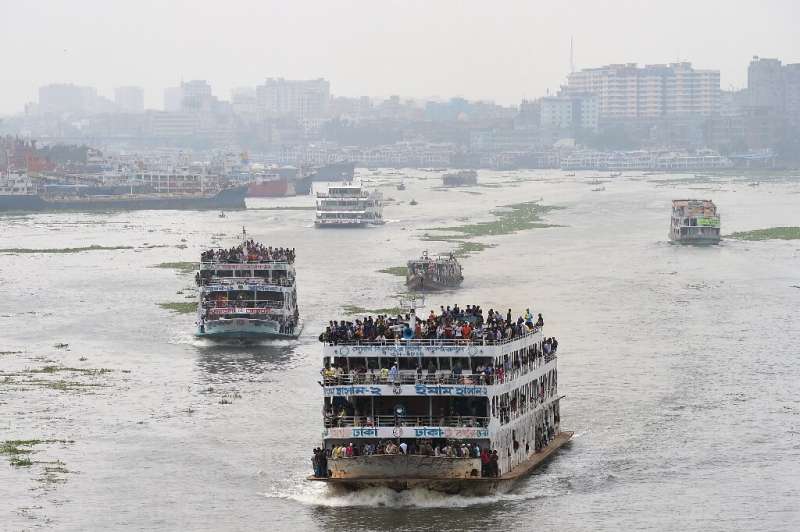 The Buriganga connects the capital with the southern coastal districts through a network of rivers