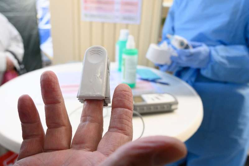 新测试基于血清学调查，其与用于确定当前有人是否有的鼻拭子不同